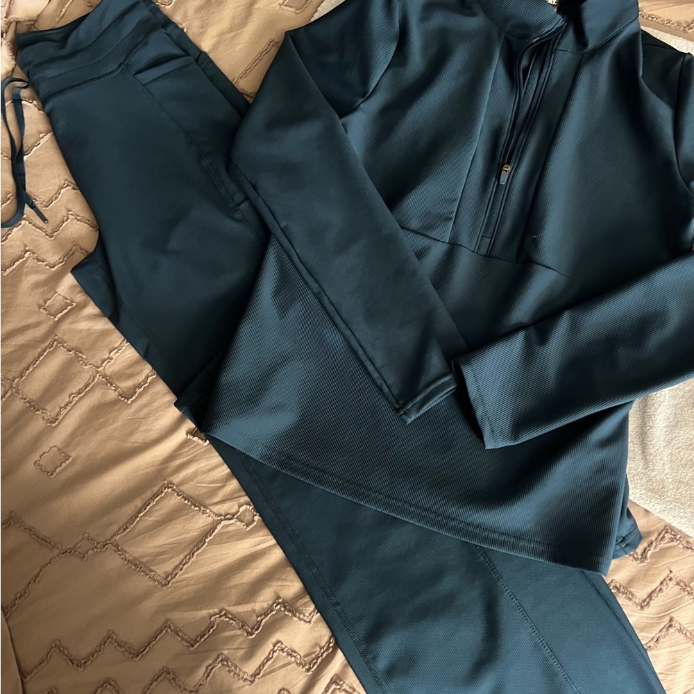 32 Degrees Deep Teal Performance Top and pants set